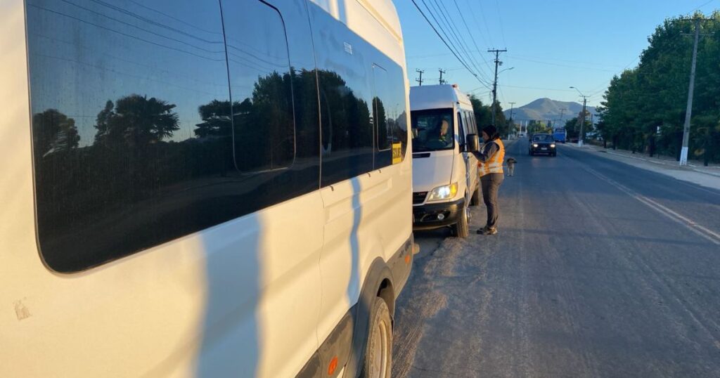 Por aumento de traslado de trabajadores "temporeros": MTT Maule incrementa fiscalizaciones a vehículos de transportes. 1 Transporte