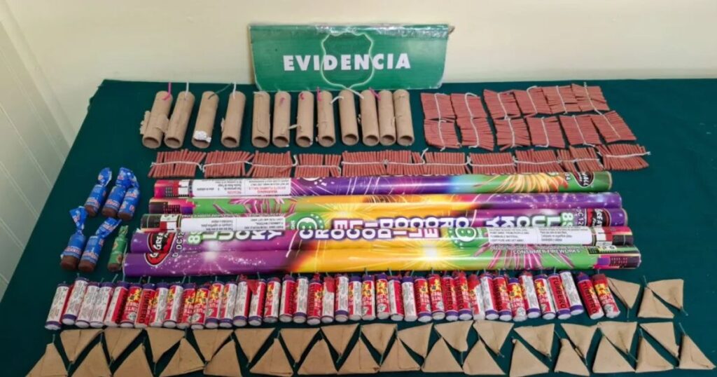 Carabineros detiene a sujeto que vendía fuegos artificiales en feria de las pulgas de Curicó 1 fuegos artificiales Curico