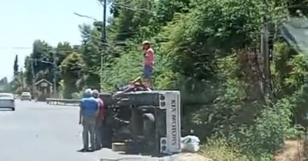 Camioneta vuelca tras colisión en cruce de Pichingal en Molina 1 Accidente Pichingal Molina