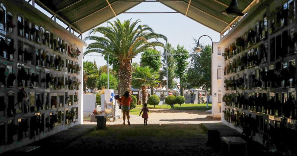 Municipalidad de Curicó informa nuevo horario de verano para el Cementerio 1 Cementerio Curico