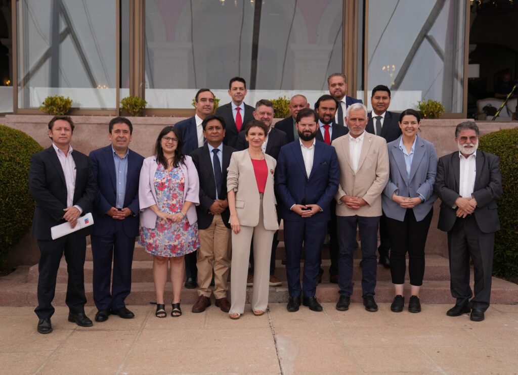 Gobernador Pedro Pablo Álvarez-Salamanca se reúne con Presidente Boric y gobernadores regionales en Cerro Castillo 1 GobernadoryPresidente