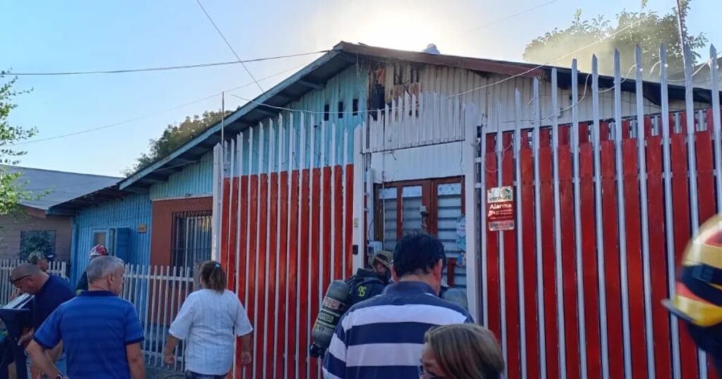 Incendio afecta a dos viviendas en el sector Aguas Negras de Curicó 1 Incendio Aguas Negras