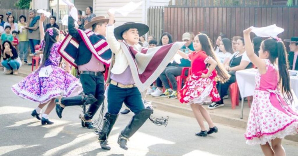 Constitución: Niños deslumbran en el Campeonato Infantil de Cueca durante la Semana Junquillarina 1 Constitucion cueca