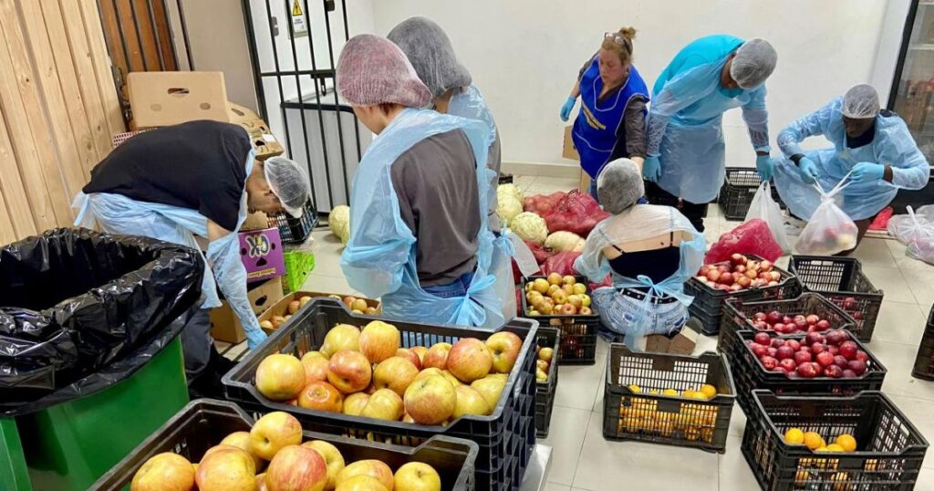 2 mil 500 hogares de Linares han recibido gratuitamente 35 toneladas de alimentos gracias el EcoMercado Solidario impulsado por el FOSIS 1 Ecomercado solidario Linares