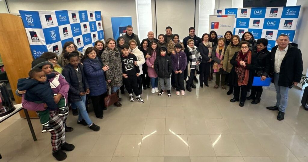 Senama Maule invita a docentes jubilados a sumarse al “Voluntariado País de Mayores” 1 Senama Maule