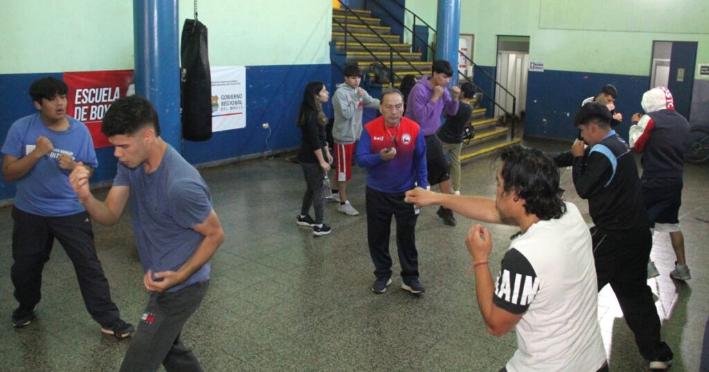 A pie firme: Taller de box en el gimnasio Abraham Milad de Curicó 1 Boxeo Curico