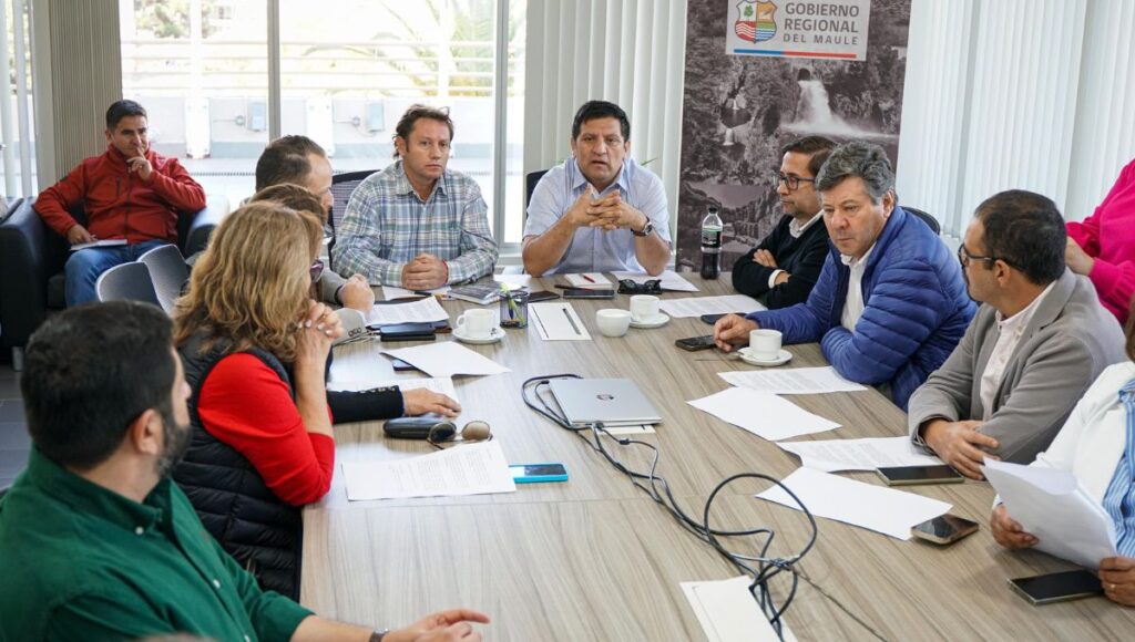 Autoridades regionales se unen transversalmente para reforzar la búsqueda de pescadores de Constitución 1 busqueda de pescadores