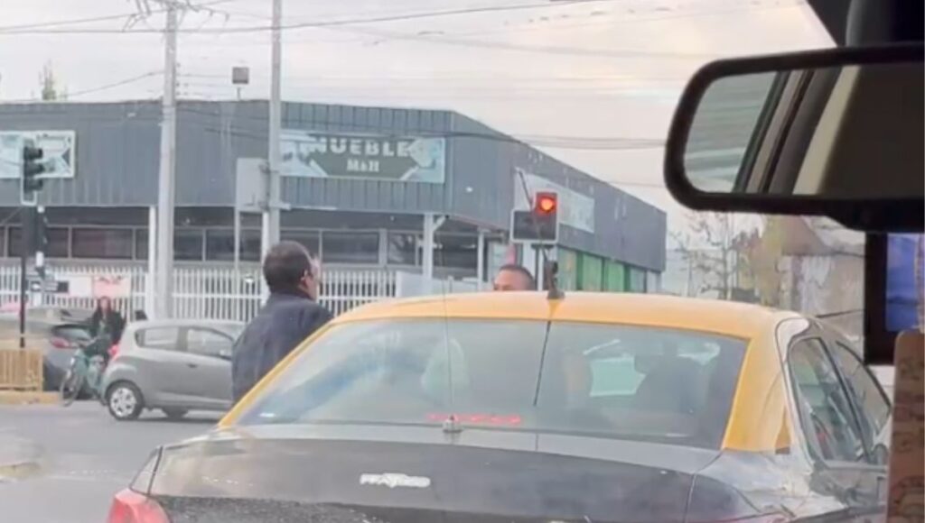 Violenta pelea entre camionero y colectivero genera pánico en pleno centro de Curicó 1 violento hecho Curico