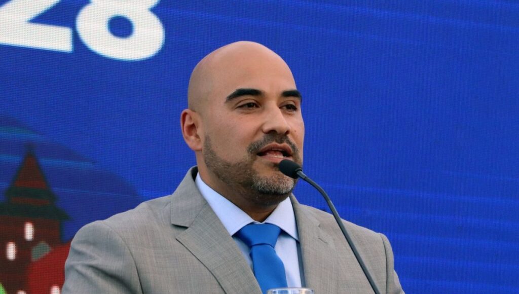 Alcalde Felipe Mendez anuncia tolerancia cero por funcionarios que viajaron al extranjero con licencia medica