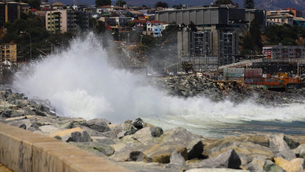 Armada emite aviso de marejadas entre Aysén y Arica: fenómeno se extenderá hasta el domingo 1 Armada emite aviso de marejadas entre Aysen y Arica fenomeno se extendera hasta el domingo