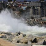 Armada emite aviso de marejadas entre Aysen y Arica fenomeno se extendera hasta el domingo