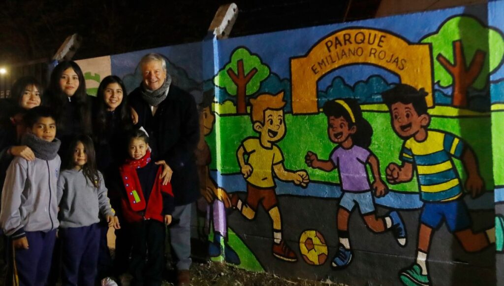Curico Senda cierra primera etapa de actividades con mural comunitario en Santa Fe