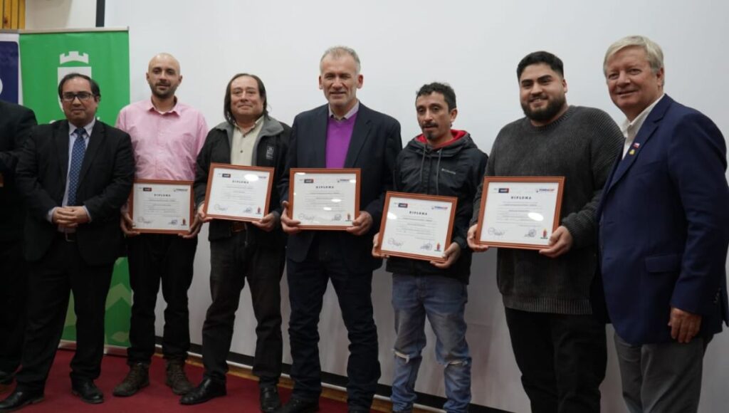 Entregan certificacion por cursos de capacitacion Sence OMIL en Curico