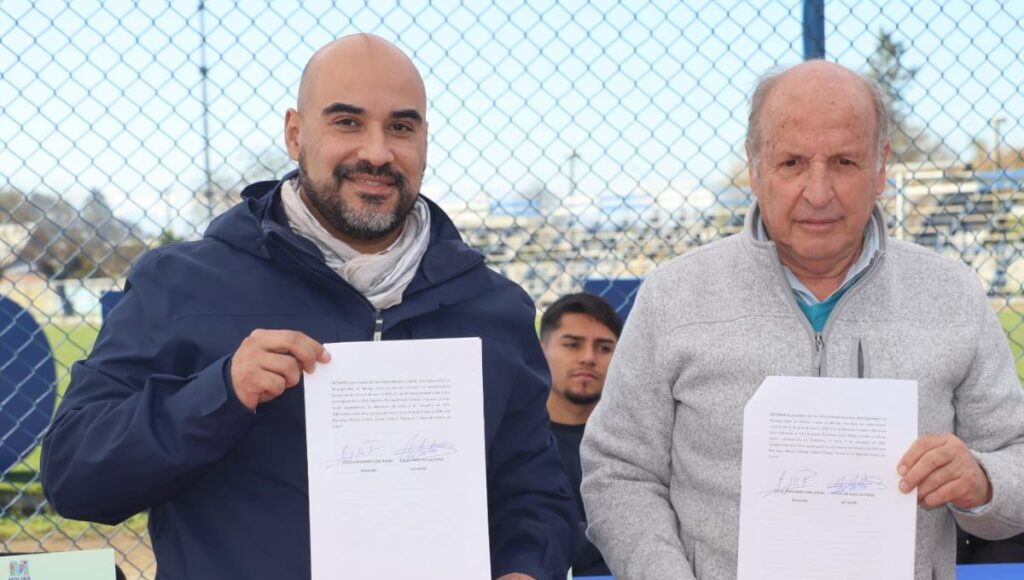 Es oficial: Firman acuerdo para que Curicó Unido juegue de local en el Estadio Municipal de Molina 1 Es oficial Firman acuerdo para que Curico Unido juegue de local en el Estadio Municipal de Molina