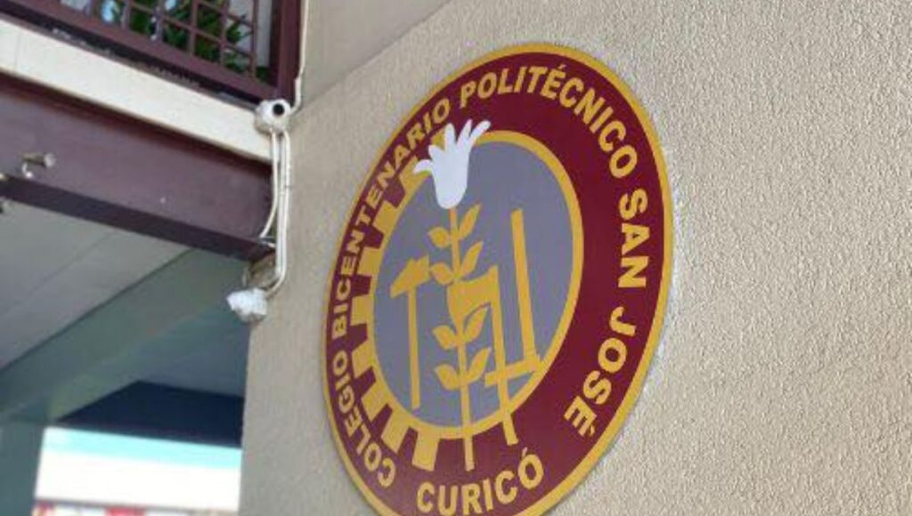 Estudiante amenaza con un arma a profesor en colegio de Curico