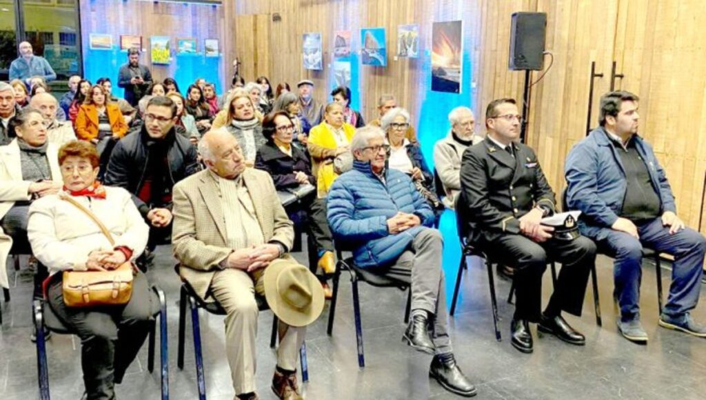 Exposición “Salón de Mar” llena de color y emoción el Teatro Municipal de Constitución 1 Exposicion Salon de Mar llena de color y emocion el Teatro Municipal de Constitucion
