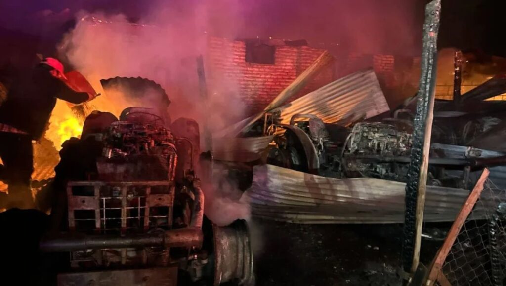 Incendio destruye bodega agricola y provoca millonarias perdidas en sector Los Guindos Curico
