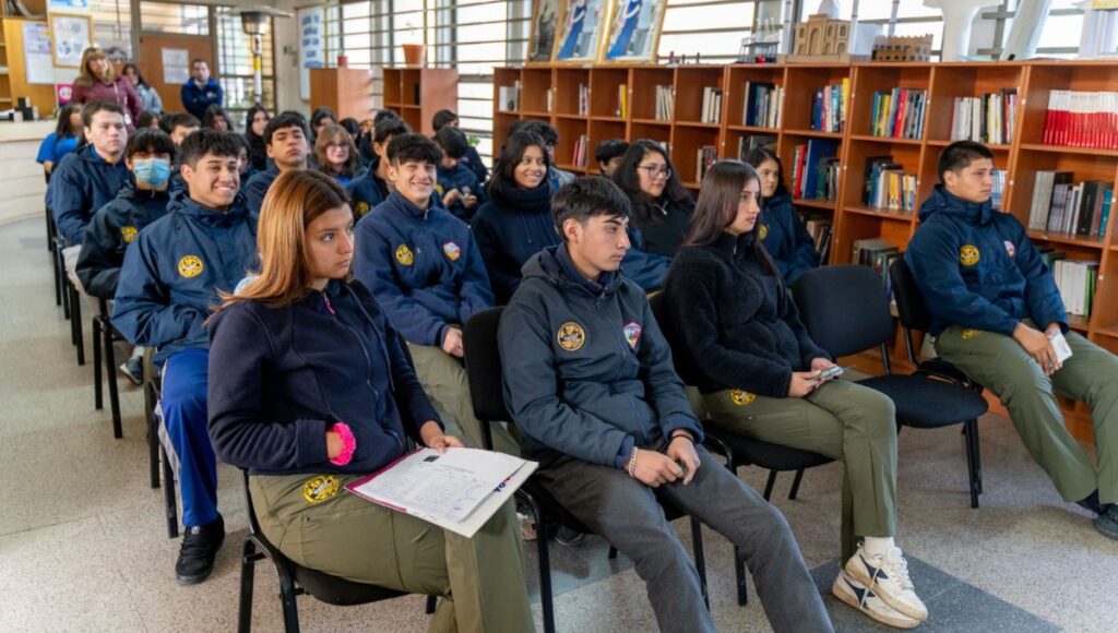 Liceo Bicentenario de Rauco se incorpora oficialmente al Programa PACE junto a otros 32 establecimientos del Maule 1 Liceo Polivalente de Rauco se incorpora al Programa PACE