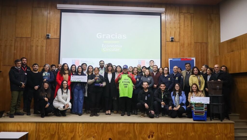 Municipalidad de Vichuquén junto a otras comunas del Maule se unen para fortalecer la Economía Circular y la gestión sostenible de residuos 1 Municipalidades del Maule se unen para fortalecer la Economia Circular y la gestion sostenible de residuos