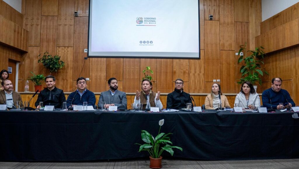Tras recorte de más de $10 mil millones: gobernador convocó a los 30 alcaldes para presentar la realidad presupuestaria del GORE 1 Tras recorte de mas de 10 mil millones gobernador convoco a los 30 alcaldes para presentar la realidad presupuestaria del GORE