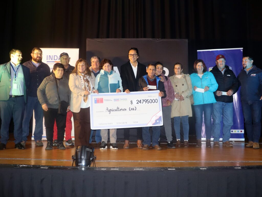 Entregan aporte económico a 170 agricultores de Molina 1 WhatsApp Image 2025 04 28 at 12.39.52