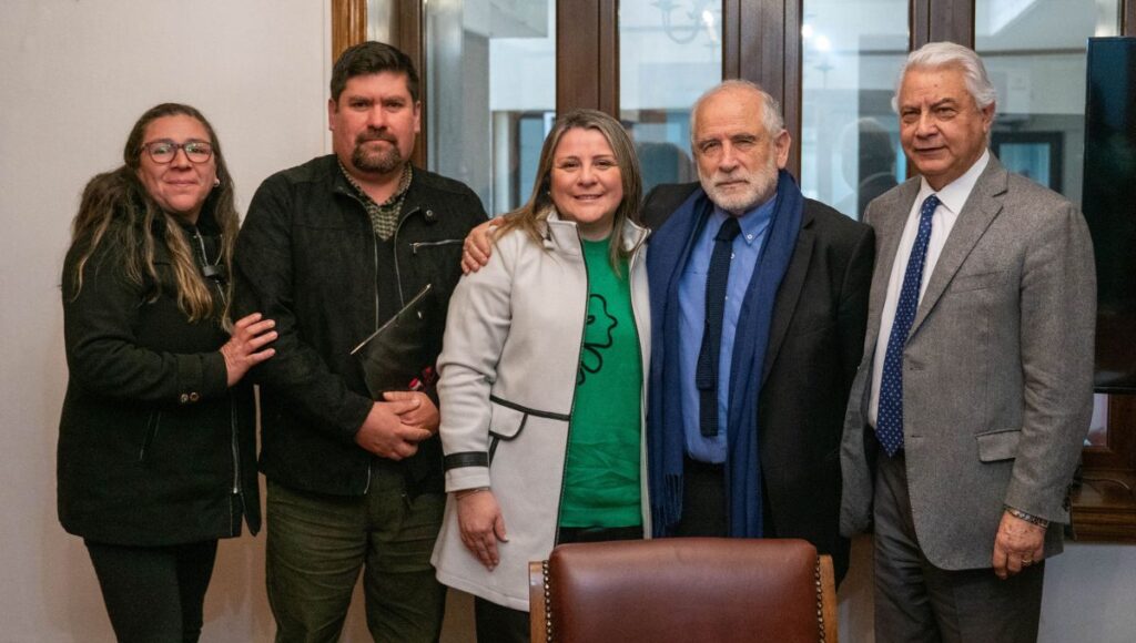 Alcaldesa de Rauco se reúne con Ministro de Vivienda para avanzar en soluciones habitacionales 1 Alcaldesa de Rauco se reune con Ministro de Vivienda