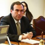 Diputado Felipe Donoso UDI exige urgencia para proyecto que permite uso de detectores de metales en colegios y centros de salud No podemos castigar a quienes buscan prevenir tragedias
