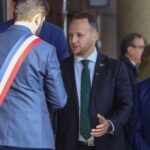 Diputado Jorge Guzman entrega carta al Presidente Boric para exigir reforma urgente al sistema de adopcion