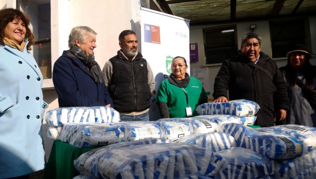 EcoMercado Solidario de Curicó recibe significativa donación de azúcar de comerciantes de calle Peña 1 EcoMercado Solidario de Curico recibe significativa donacion de azucar de comerciantes de calle Pena