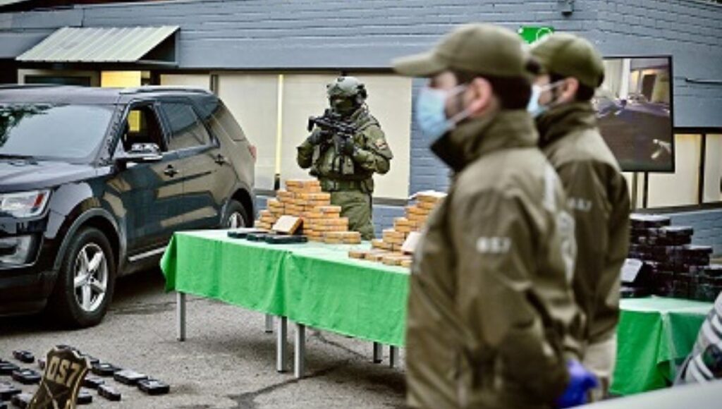 Formalizan a ex militares y una civil por red de narcotráfico entre Tarapacá y la zona central 1 Formalizan a exmilitares y una civil por red de narcotrafico entre Tarapaca y la zona central