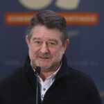 Gobernador Orrego entrega aparatos electronicos