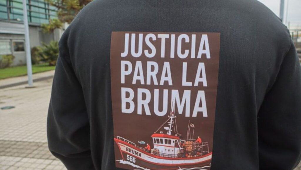 Hallan restos de la lancha Bruma en playa de Lota tras casi tres meses desaparecida