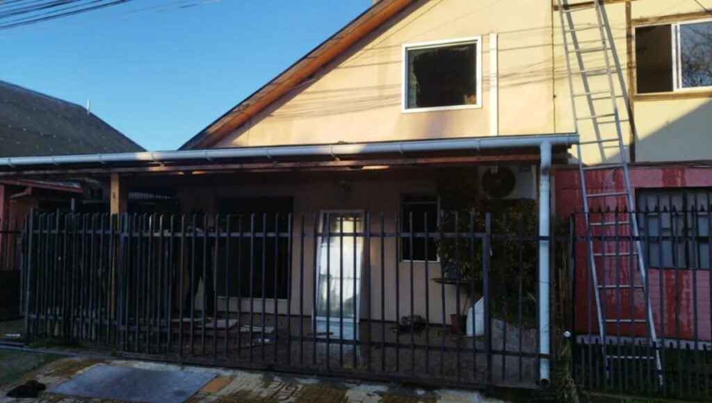 Incendio destruyó vivienda y dejó tres damnificados en sector Rauquén de Curicó 1 Incendio destruyo vivienda y dejo tres damnificados en sector Rauquen de Curico