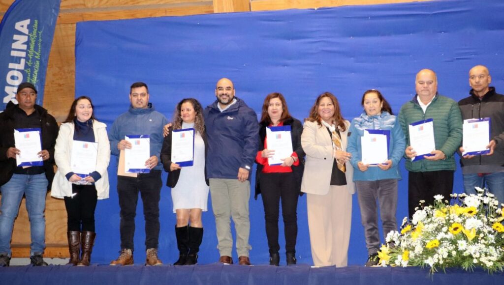 Mas de 200 adultos terminan sus estudios de forma gratuita en Molina