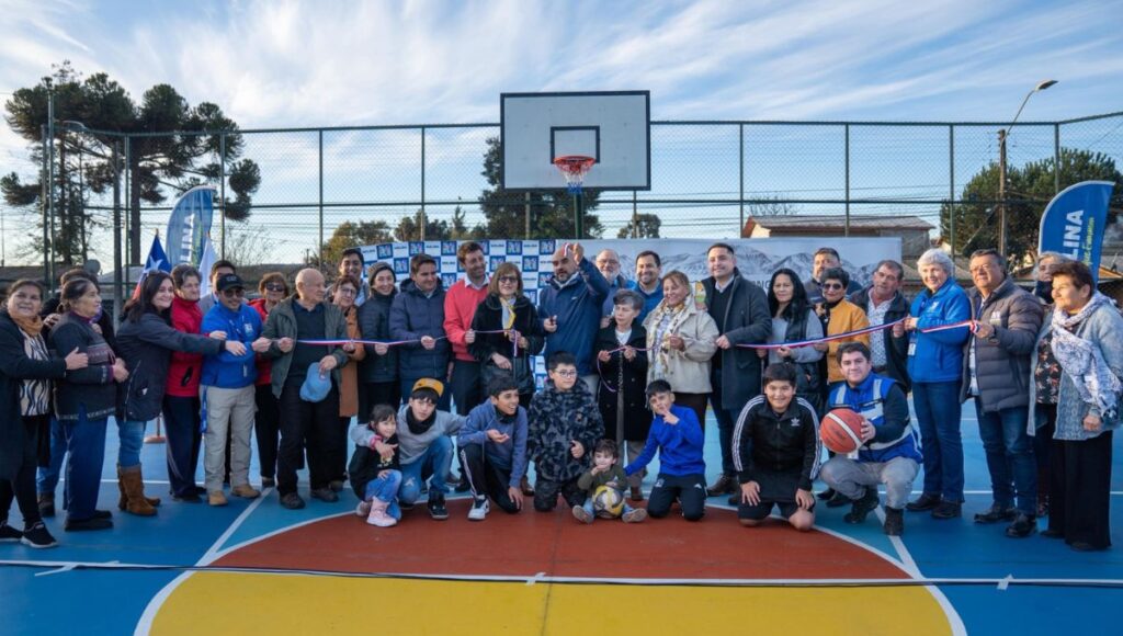 Molina inaugura cinco multicanchas remodeladas con apoyo del Gobierno Regional 1 Molina inaugura cinco multicanchas remodeladas con apoyo del Gobierno Regional