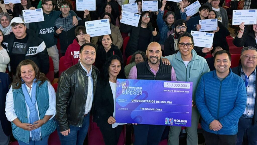 Municipio de Molina entregó Beca Municipal a 150 estudiantes de educación superior 1 Portada Noticias 4