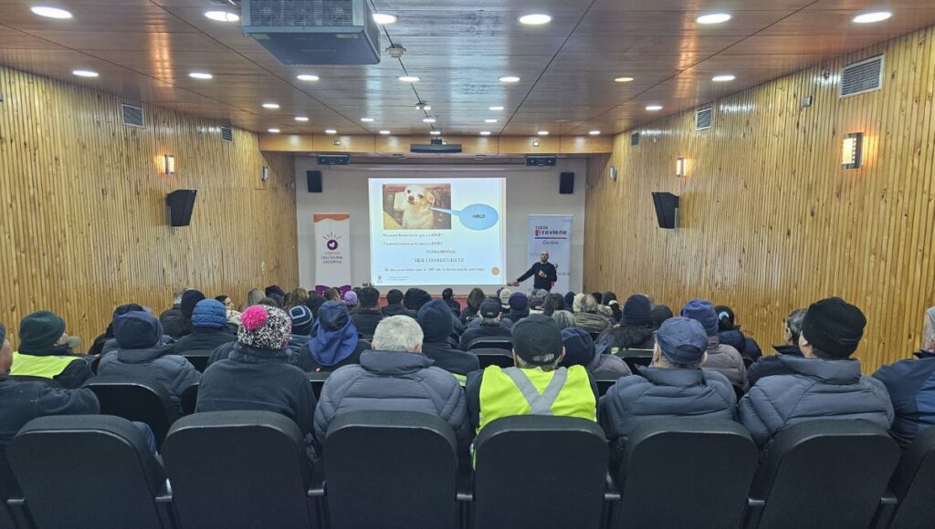 Senda Previene Curicó impulsa parentalidad positiva con charla dirigida a trabajadores de Somos Pro 1 Senda Previene Curico impulsa parentalidad positiva con charla dirigida a trabajadores de Somos Pro