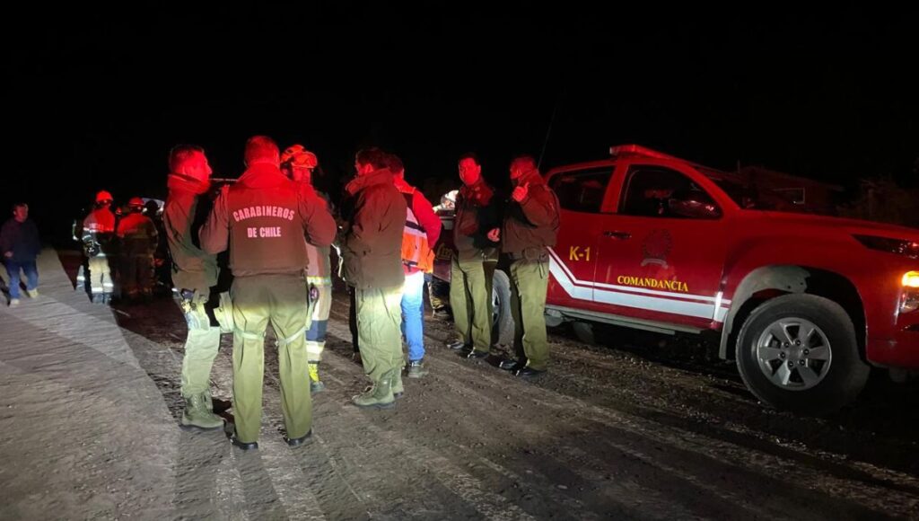 Autoridades lideran operativo para rescatar a dos personas aisladas en sector cordillerano de Teno