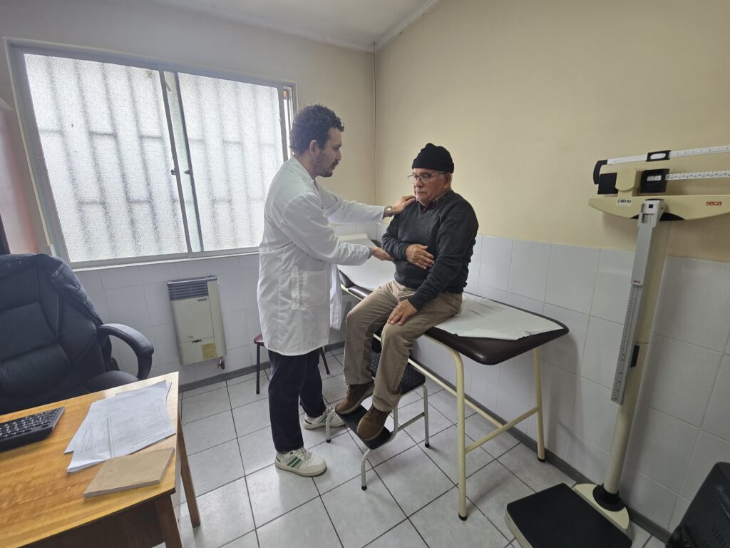 CM 23.07.2025 Rauco avanza en salud operativo traumatologico en CESFAM busca reducir listas de espera gracias a alianza con Hospital de Curico