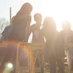 Chile queda al final del ranking de bienestar infantil de UNICEF mientras Paises Bajos lidera con su modelo educativo y familiar