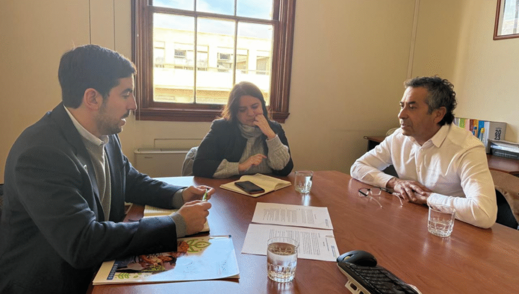 Diputado Alexis Sepúlveda, Dipres e INDAP se reúnen para potenciar a agricultores del Maule 1 Diputado Alexis Sepulveda Dipres e INDAP se reunen para potenciar a agricultores del Maule