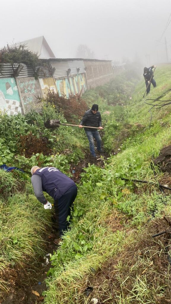 Curicó refuerza limpieza de canales para prevenir inundaciones ante nuevo sistema frontal. 1 Foto 2 Continua Limpieza Canales