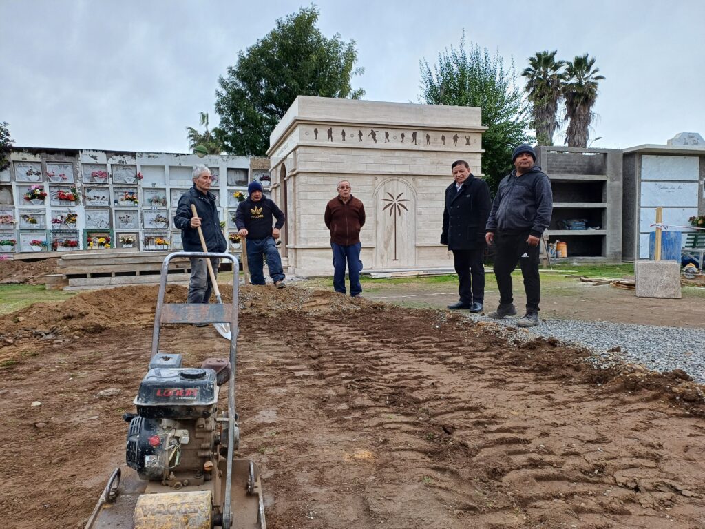 Comienza pavimentación y hermoseamiento en el Cementerio Municipal de Curicó gracias a donación privada. 1 Foto 2 Donacion Pavimento