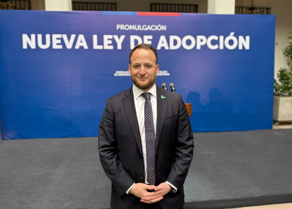 Foto diputado Jorge Guzman promulgacion nueva Ley Adopcion