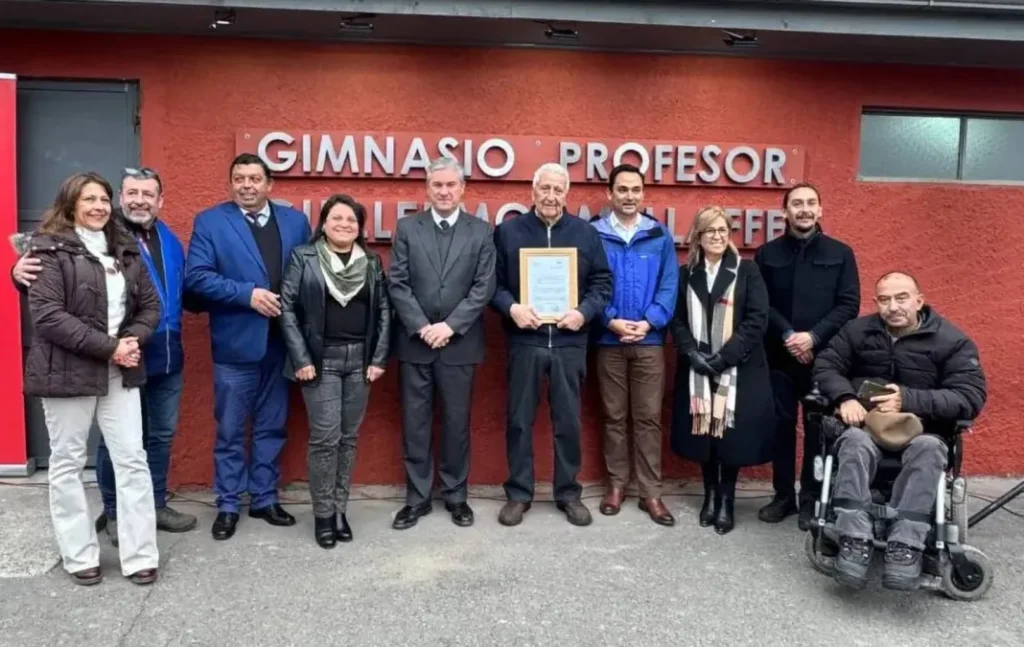 Romeral rinde homenaje al profesor Guillermo Mellaffe al nombrar el gimnasio municipal en su honor 1 Gimnasio Municipal de Romeral recibe el nombre de Profesor Guillermo Mellaffe 1068x675 1