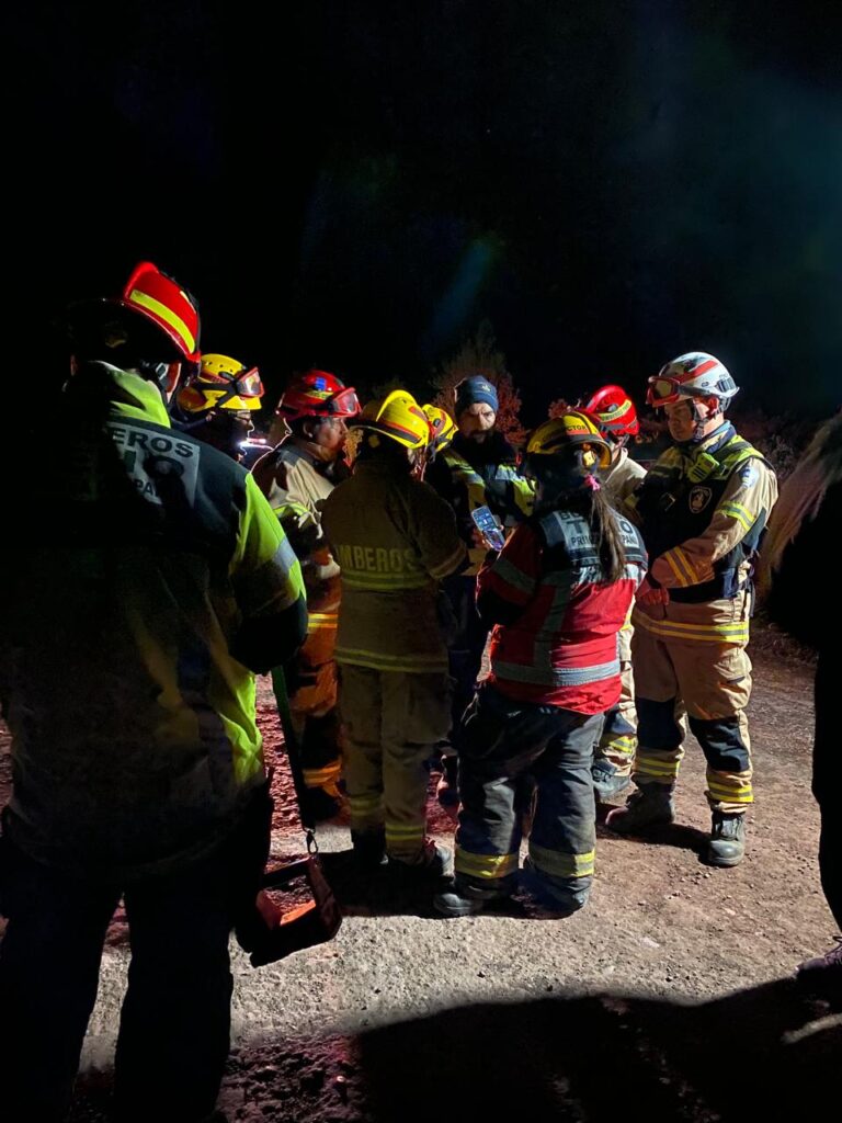 Continúa operativo de rescate en Teno: niebla impide apoyo aéreo, pero extraviados están en buen estado 1 Imagen de WhatsApp 2025 07 22 a las 21.33.10 4d7f181b