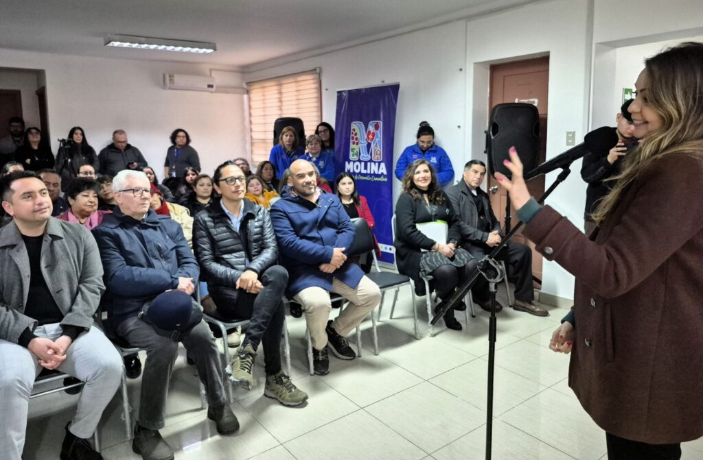 Molina inaugura Punto de Atención Virtual ChileAtiende en oficina municipal DIDECO. 1 Imagen de WhatsApp 2025 07 31 a las 12.51.14 f8dd4706