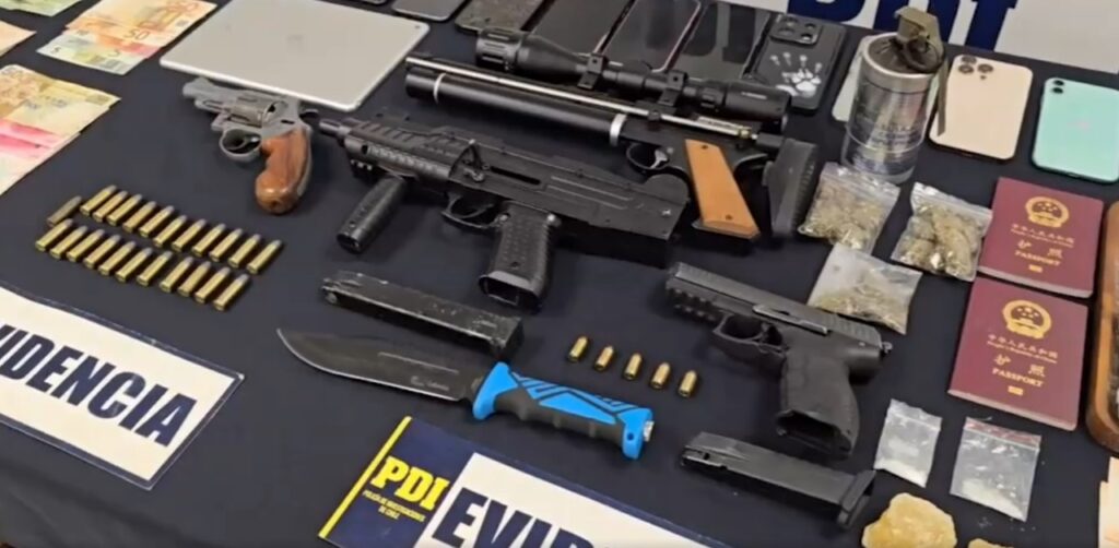 Cae peligrosa banda criminal china en Barrio Meiggs: PDI incauta armas, drogas y dinero en operativo. 1 Imagen de WhatsApp 2025 07 31 a las 15.40.04 b573ada9