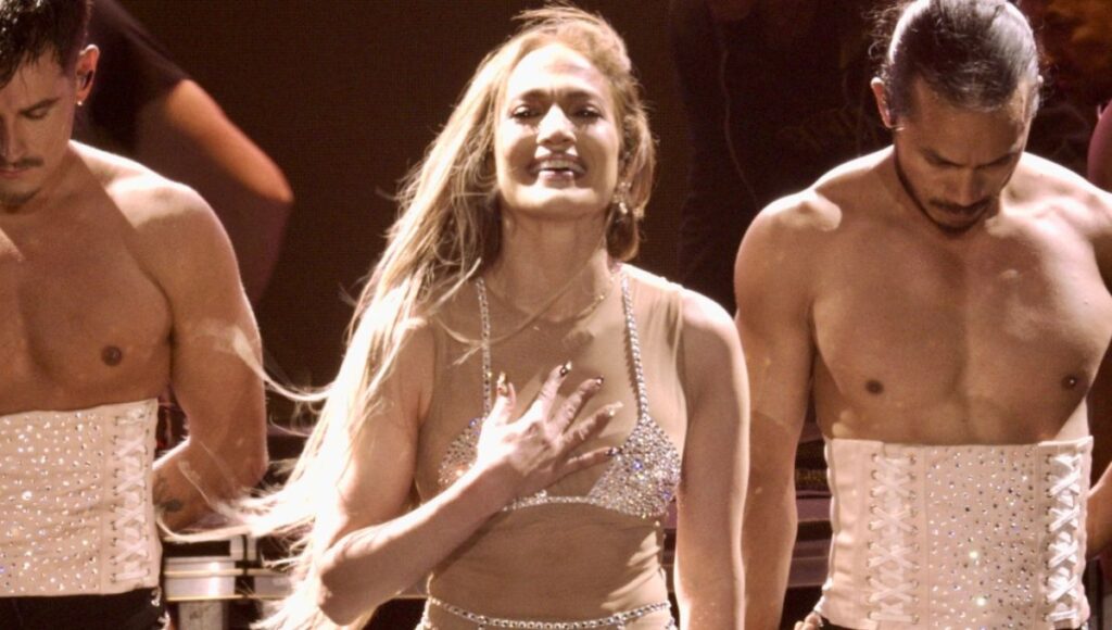 Jennifer López canta “Gracias a la vida” en España, pero medios confunden a Violeta Parra con Mercedes Sosa 1 Jennifer Lopez canta Gracias a la vida en Espana pero medios confunden a Violeta Parra con Mercedes Sosa