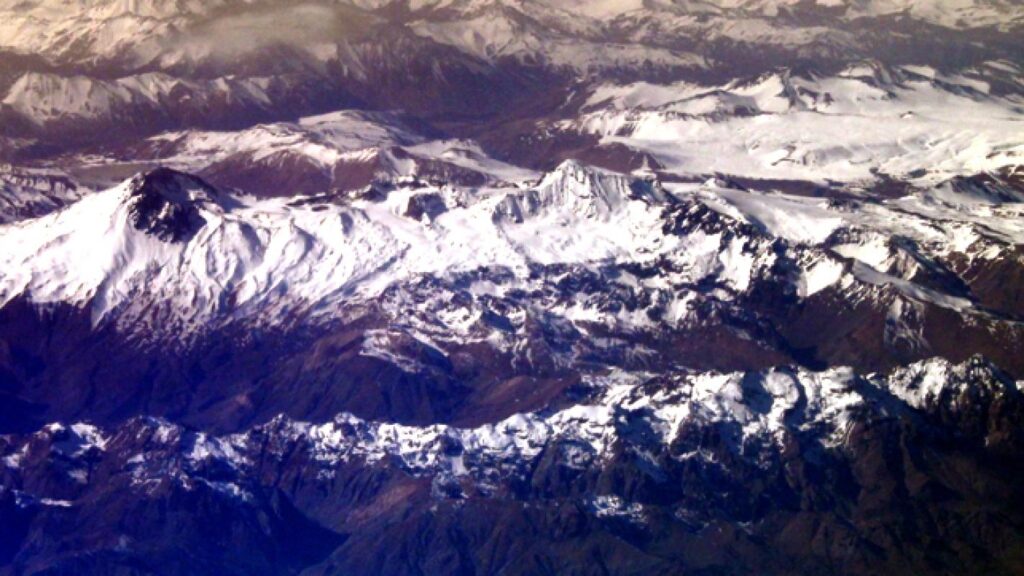 Planchon Peteroa Volcanes con creditos y logo B 09.jpg